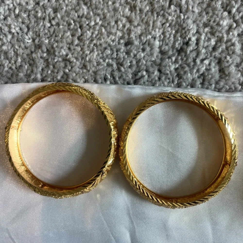 Bracelets - Picture 3 of 4